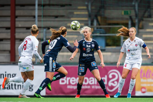 Linköpings Stina Blackstenius och Rosengårds Glodis Perla