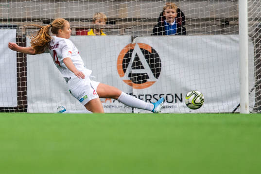 Rosengårds Glodis Perla Viggosdottir räddar