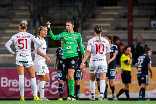 Rosengårds Malin Levenstad och målvakt Zecira Musovic