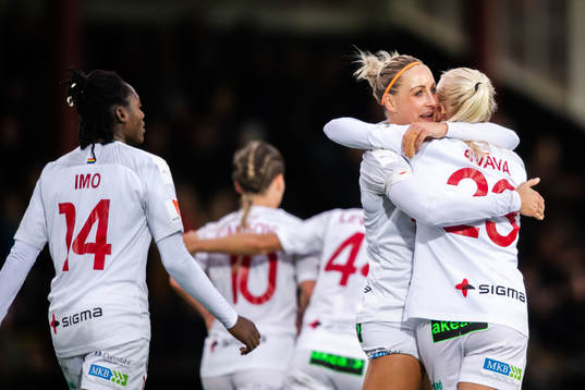 Rosengårds Sofie Svava jublar med Sanne Troelsgaard