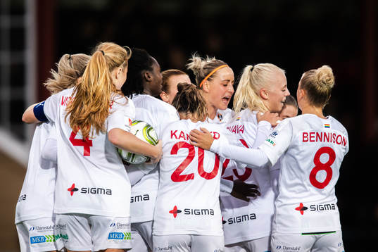Rosengårds Sofie Svava jublar med lagkamrater