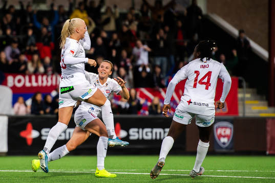 Rosengårds Sofie Svava jublar med lagkamrater