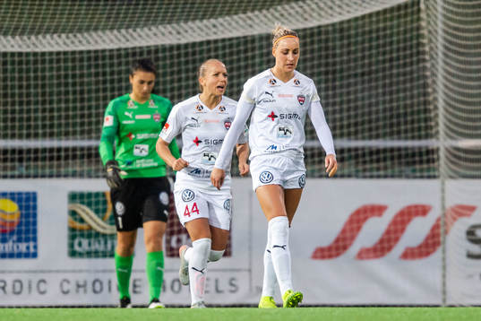 Rosengårds Malin Levenstad och Sanne Troelsgaard deppar