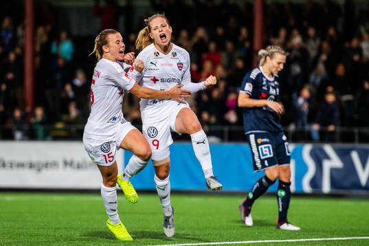 Rosengårds Anna Anvegård jublar