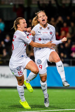 Rosengårds Jessica Samuelsson och Anna Anvegård jublar