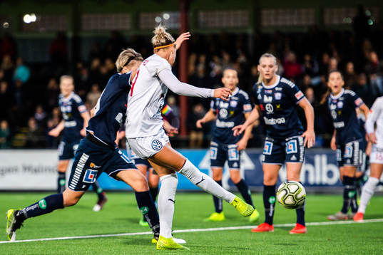Rosengårds Sanne Troelsgaard med en missad målchans