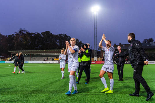 Rosengårds Glodis Perla Viggosdottir tackar publiken