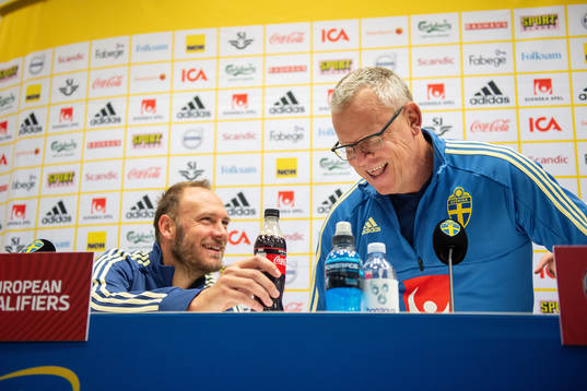 Andreas Granqvist and head coach Janne Andersson of the