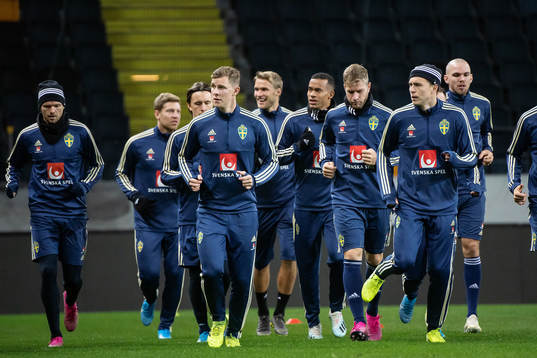 Emil Krafth and Victor Nilsson Lindelöf of the Swedish