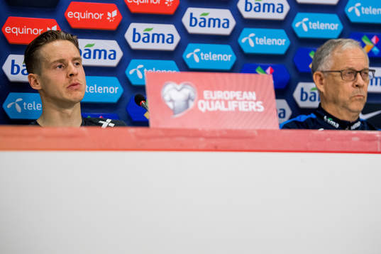 Stefan Johansen and Lars Lagerbäck, head coach of Norway