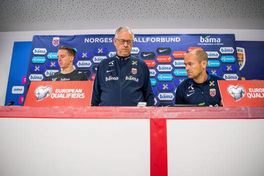Stefan Johansen, Lars Lagerbäck, head coach of Norway, and