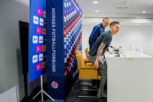 Lars Lagerbäck, head coach of Norway, and Stefan Johansen