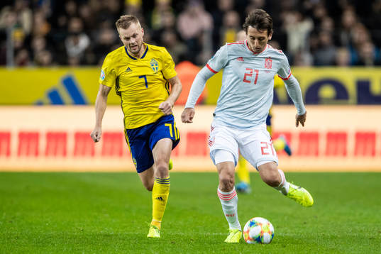 Sebastian Larsson of Sweden and Mikel Oyarzabal of Spain