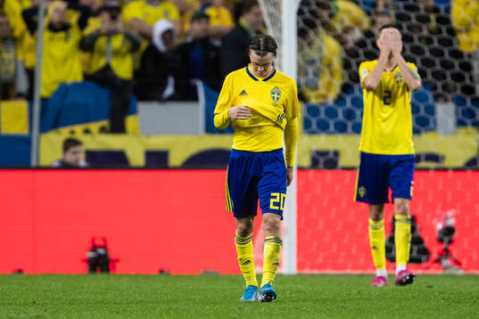 Kristoffer Olsson and Mikael Lustig looks dejected