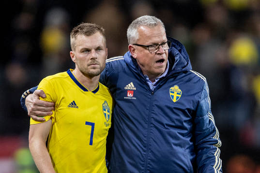 Sebastian Larsson and Janne Andersson, head coach of Sweden