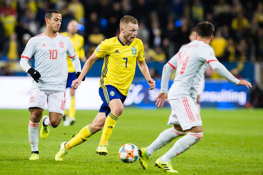 Sebastian Larsson of Sweden against Thiago Alcantara and