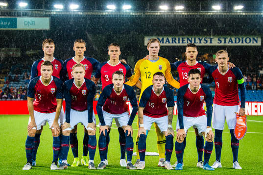(Back) Ulrik Fredriksen, Emil Bohinen, Leo Østigård,
