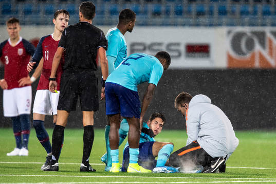 Ludovit Reis of Netherlands is being treated for an injury