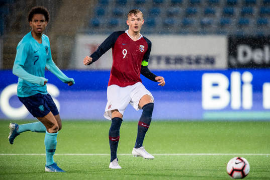 Calvin Stengs of Netherlands and Birk Risa of Norway