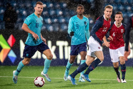 Dani De Wit and Myron Boadu of Netherlands and Kristian