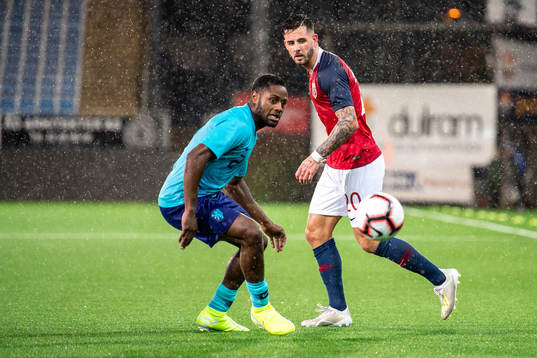 Deyovaisio Zeefuik of Netherlands and Aron Dønnum of Norway