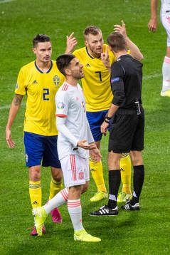 Mikael Lustig and Sebastian Larsson reacts