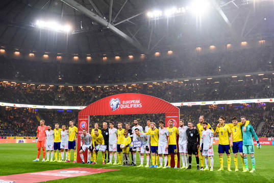 The players of Sweden and Spain