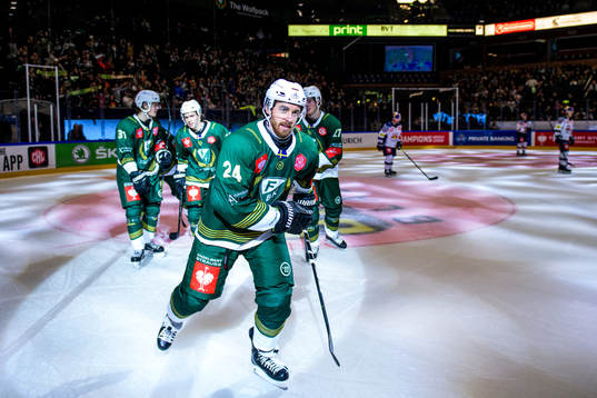 Jonathon Blum of Färjestad celebrates
