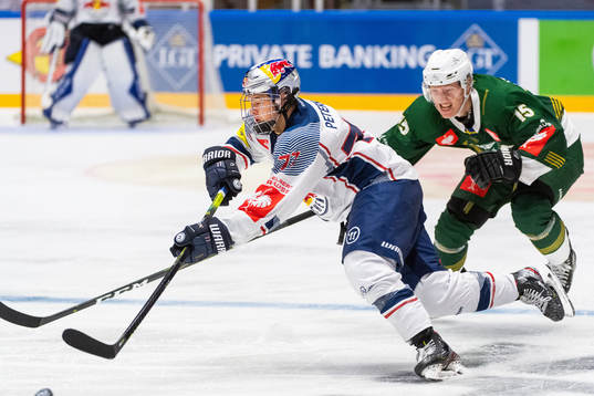 John Jason Peterka of Red Bull Munich and Gustav Rydahl of
