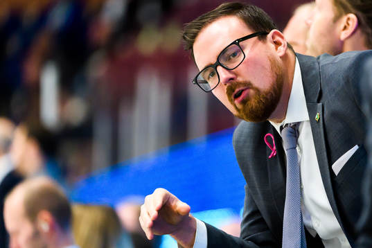 assisting coach Gereon Dahlgren of Färjestad