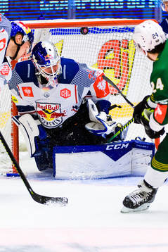 Jonathon Blum of Färjestad scores 2-1 behind goalkeeper