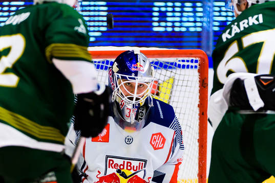 goalkeeper Kevin Reich of Red Bull Munich