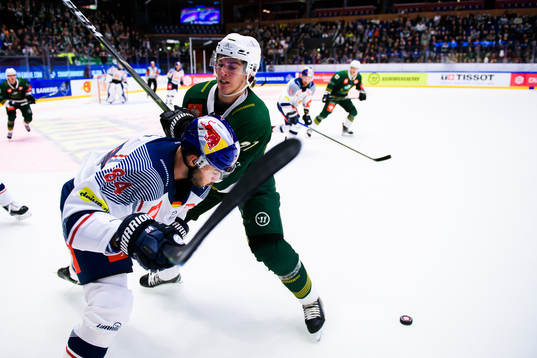 Trevor Parkes of Red Bull Munich and Oskar Bäck of