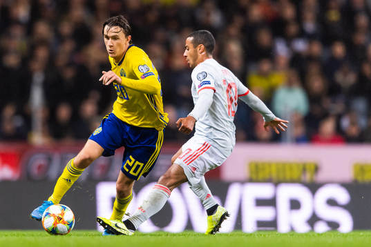 Kristoffer Olsson of Sweden and Thiago Alcantara of Spain