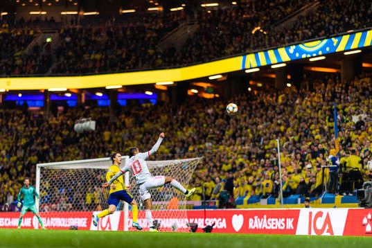 Kristoffer Olsson of Sweden and Thiago Alcantara of Spain