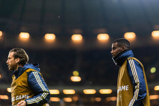 Gustav Svensson and Alexander Isak warm up