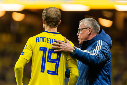 Sebastian Andersson receives instructions from Janne
