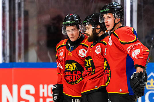 Jack Connolly of Luleå celebrates with team mates