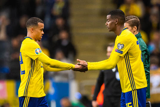 Robin Quaison is substituted for Alexander Isak of Sweden