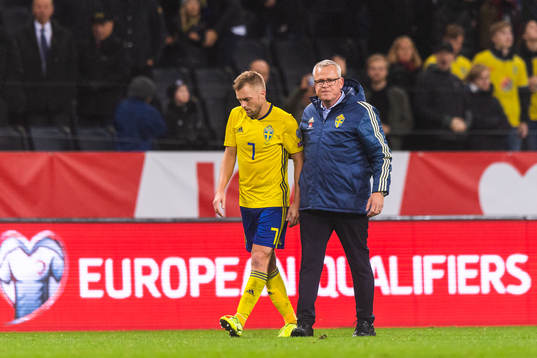 Sebastian Larsson and Janne Andersson, head coach of Sweden