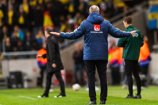 Janne Andersson, head coach of Sweden reacts