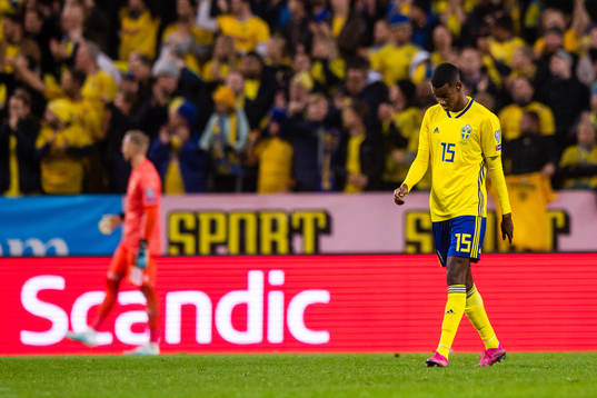 Goalkeeper Robin Olsen and Alexander Isak of Sweden look