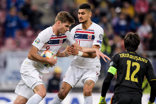 Alexander Sørloth of Norway celebrates with Bjørn Maars