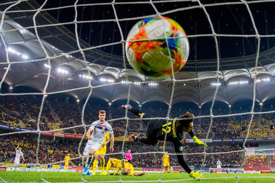 Bläddra bland fler bilder av Football, UEFA Euro Qualifier, Romania - Norway