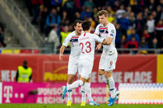 Alexander Sørloth of Norway celebrates with Even Hovland