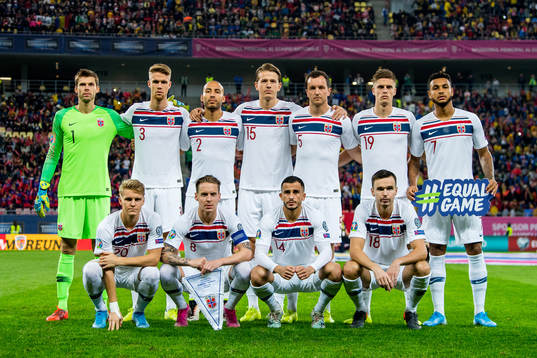 Goalkeeper Rune Almenning Jarstein (2nd row), Kristoffer