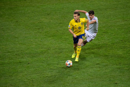 Albin Ekdal of Sweden and Gerard Moreno of Spain