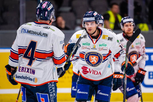 Växjös Emil Pettersson jublar
