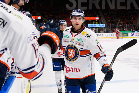 Växjös Emil Pettersson jublar
