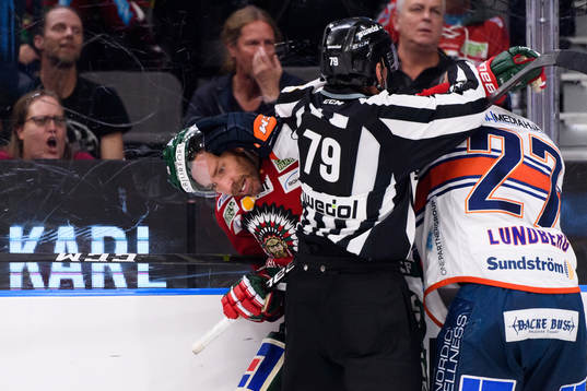 Bråk mellan Frölundas Joel Lundqvist och Växjös Martin